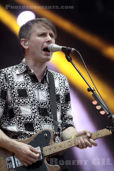 FRANZ FERDINAND - 2013-08-23 - SAINT CLOUD - Domaine National - Grande Scene - 